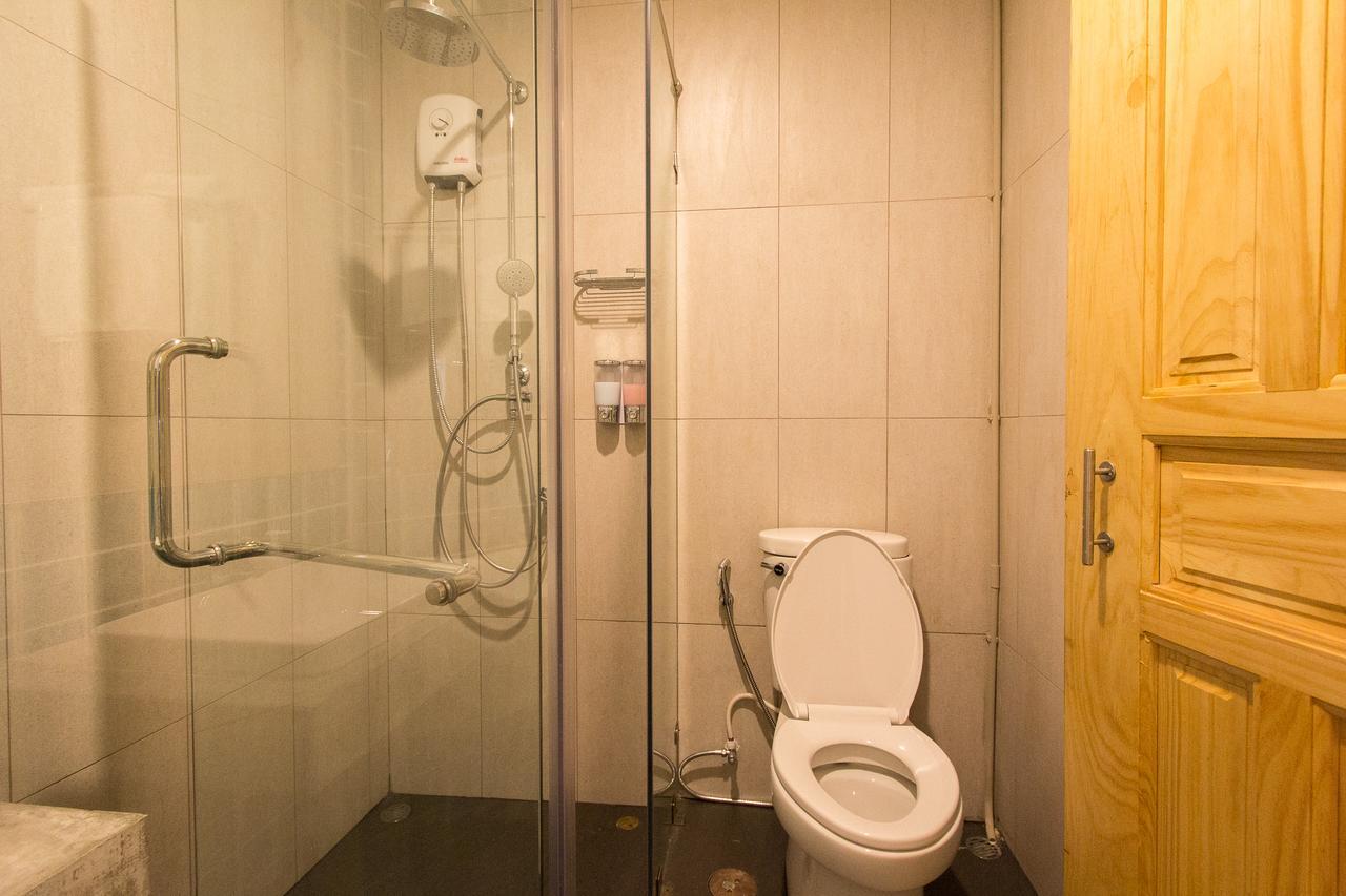 Lazy Sunday Hostel Бангкок Экстерьер фото