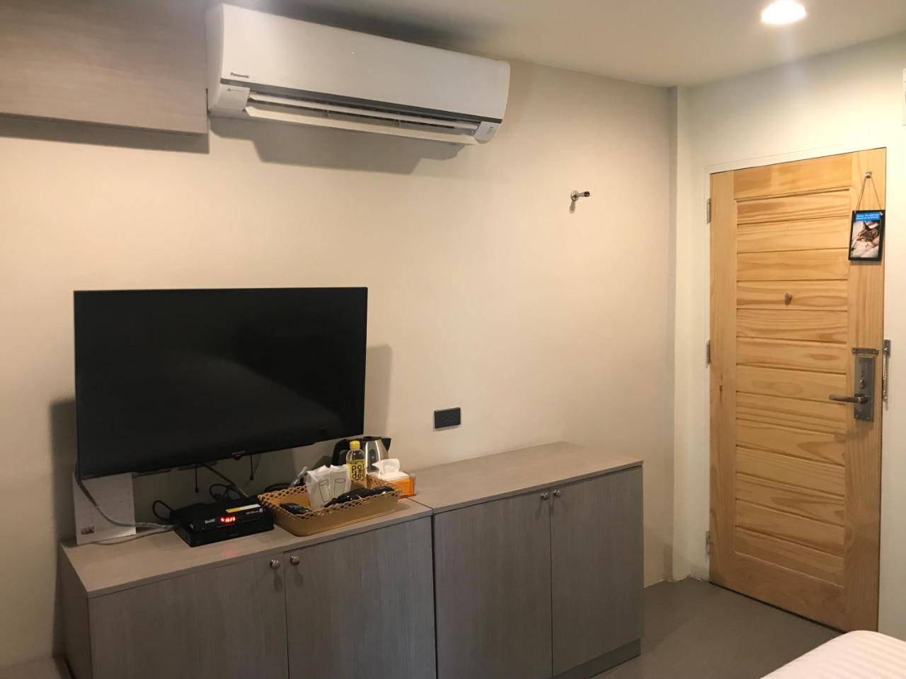 Lazy Sunday Hostel Бангкок Экстерьер фото